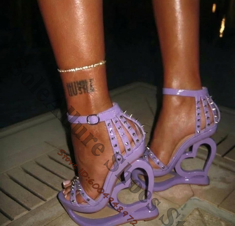 Heet roze spike-studded sandal - Leather Work Heels recensie en prijs